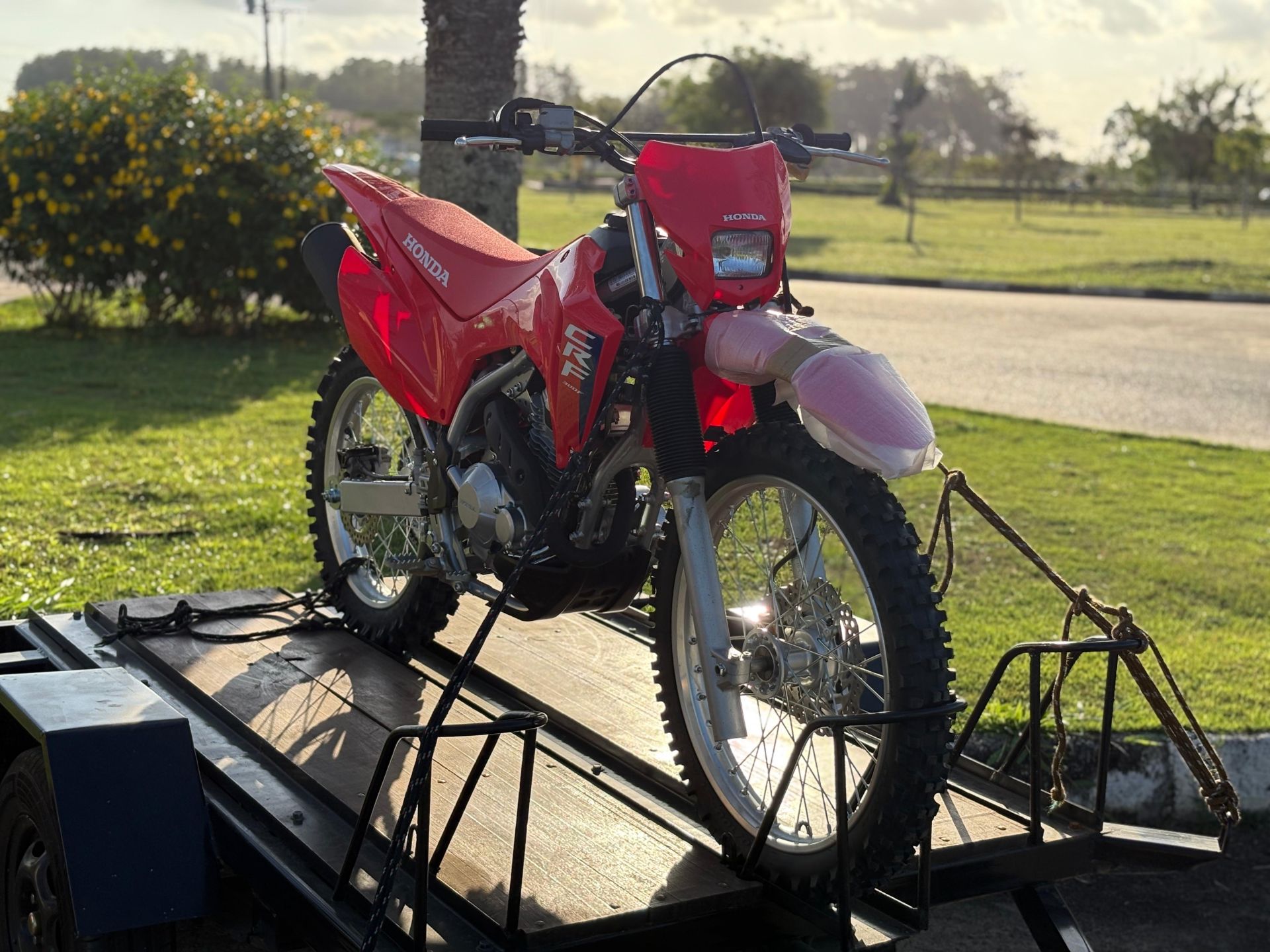 MILHAR : CRF 300 2025 + IPHONE 16 OU 35.000,00 MIL NO PIX SORTEIO 05 DE NOVEMBRO